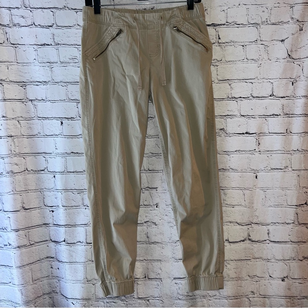 Eddie Bauer Women’s Mid Rise Cargo Style Joggers in Khaki Size 2